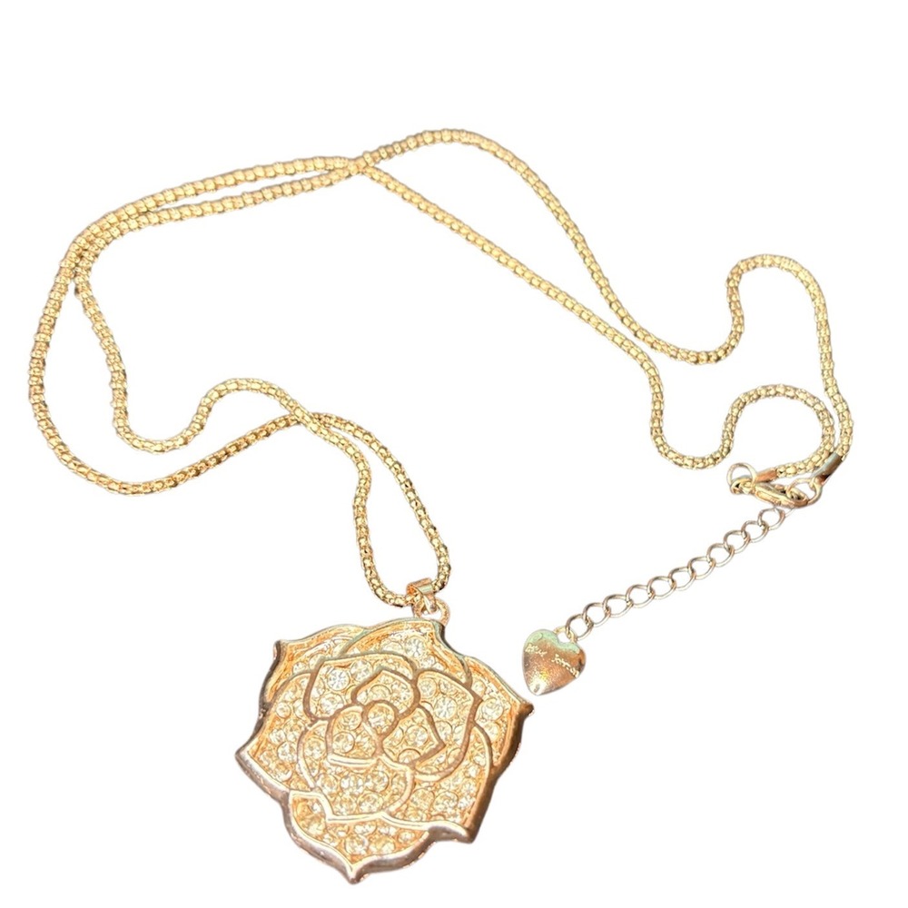 Betsey Johnson Rose Medallion Pendant‎ Necklace - Rose Gold Tone
